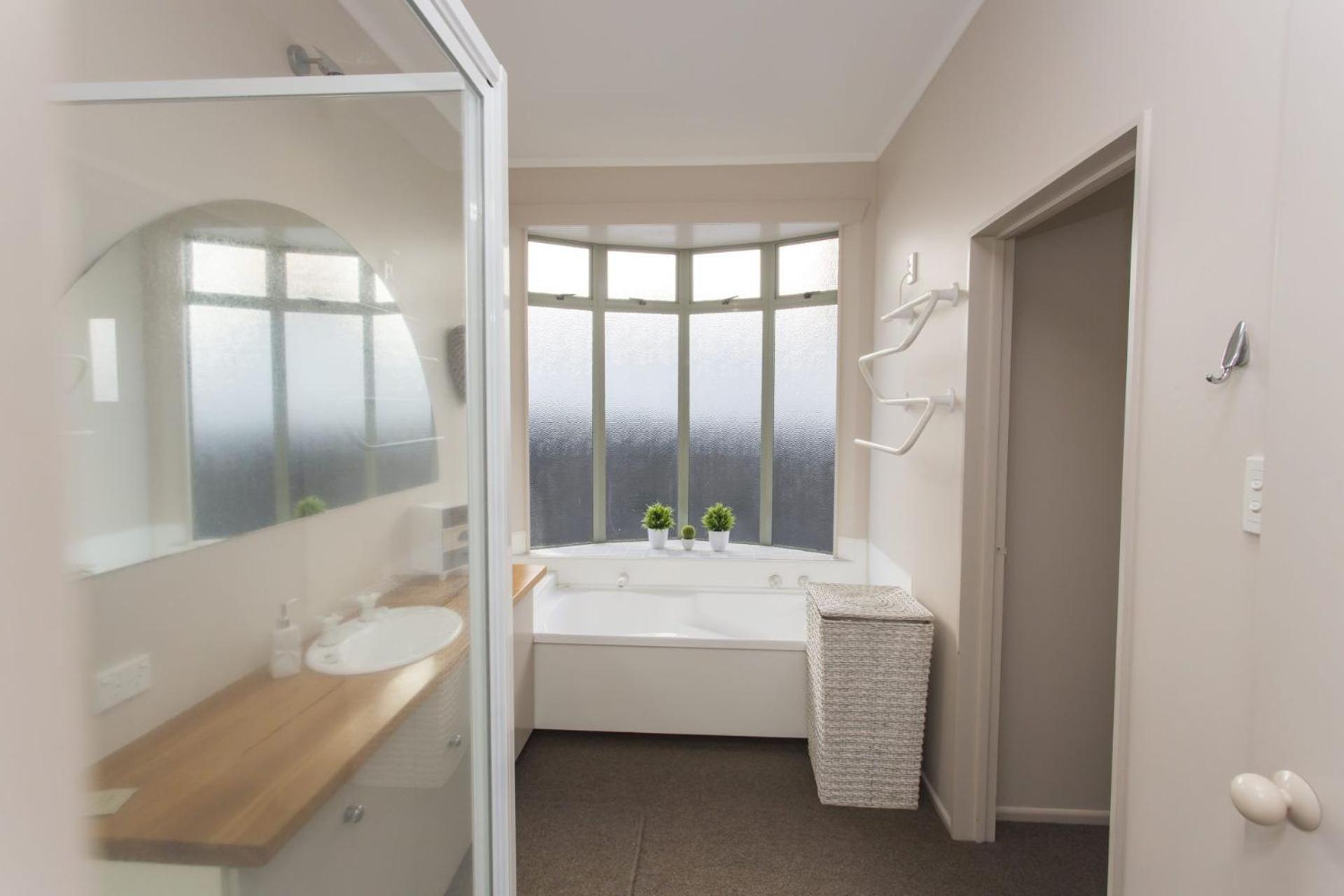 The Waterfront Escape Villa Ню Плимут Екстериор снимка